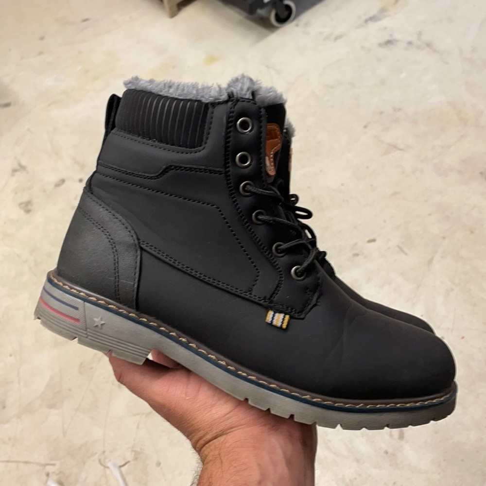 Quatchi women boots used normal wear